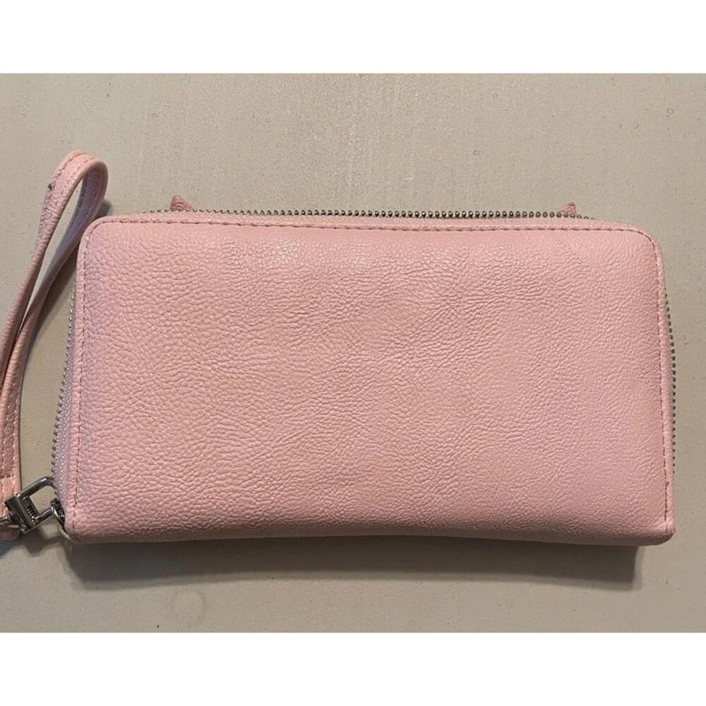 Betsey Johnson pink kitty cat clutch wallet features prominent heart-shaped gem